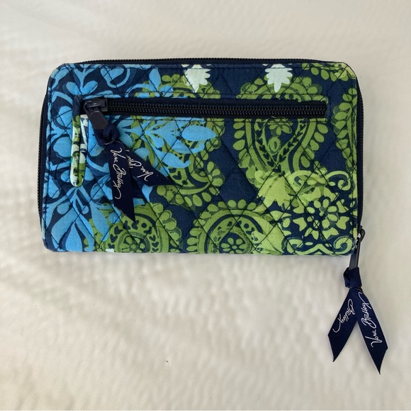 Vera Bradley Turn lock Wallet in Caribbean Sea Blue Green Paisley New Condition - Picture 2 of 8